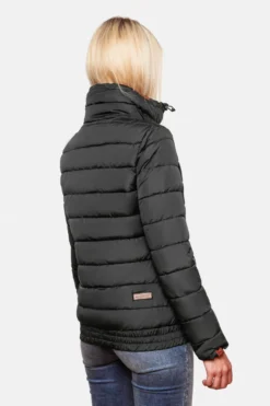 Marikoo Winterjassen Winterjas Poison Dames Zwart 12 Marikoo Winterjassen Winterjas Poison Dames Zwart -Marikoo 589a092043e5cc183b0b6077e408e007 scaled