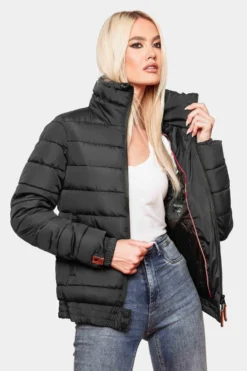 Marikoo Winterjassen Winterjas Poison Dames Zwart 13 Marikoo Winterjassen Winterjas Poison Dames Zwart -Marikoo ffce0b1ad2a90d8ff6ed676b7e2a8fb4 scaled